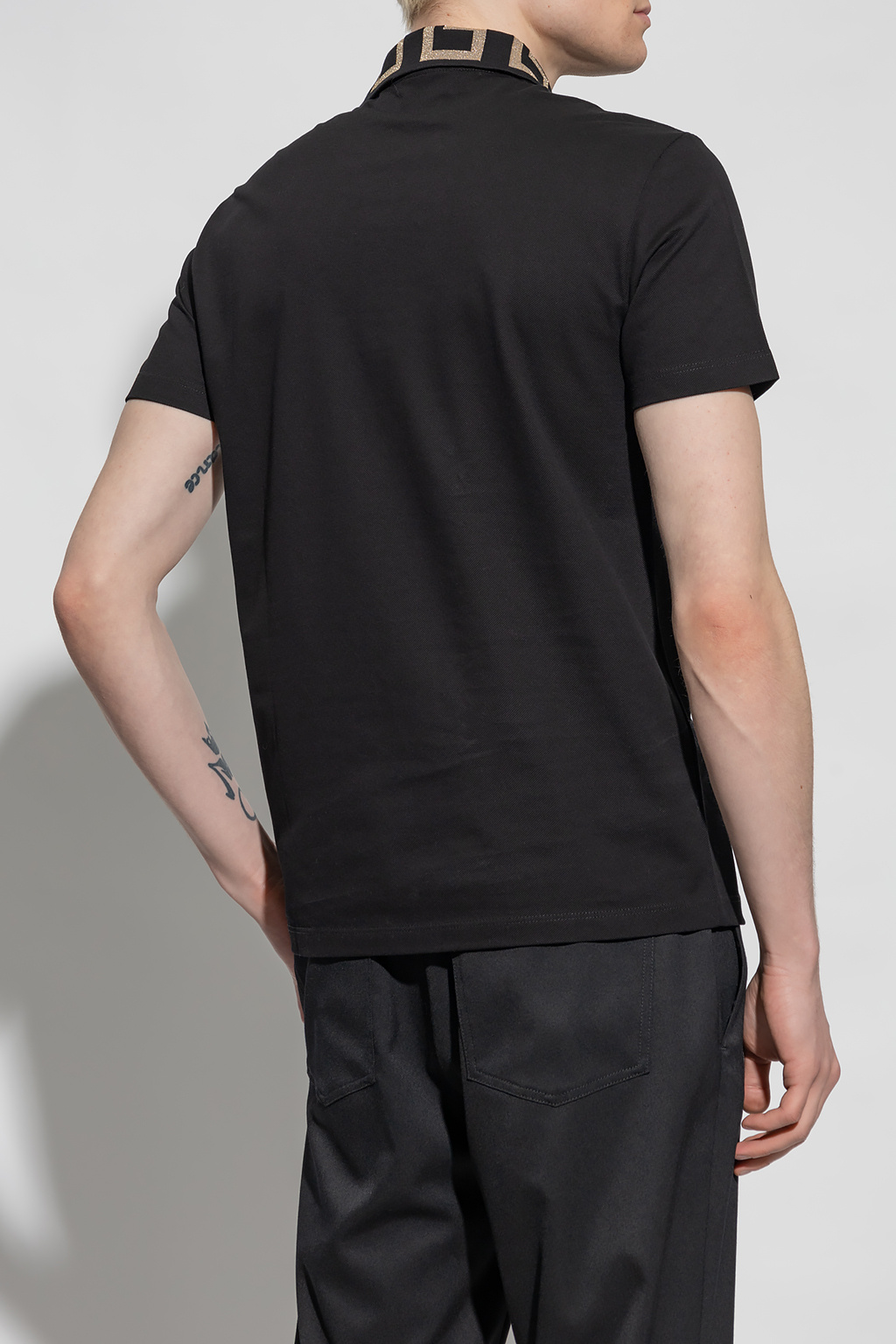 【関税＆送料込み】Versace T-Shirts And Polos 24664530_54933806_600.jpg